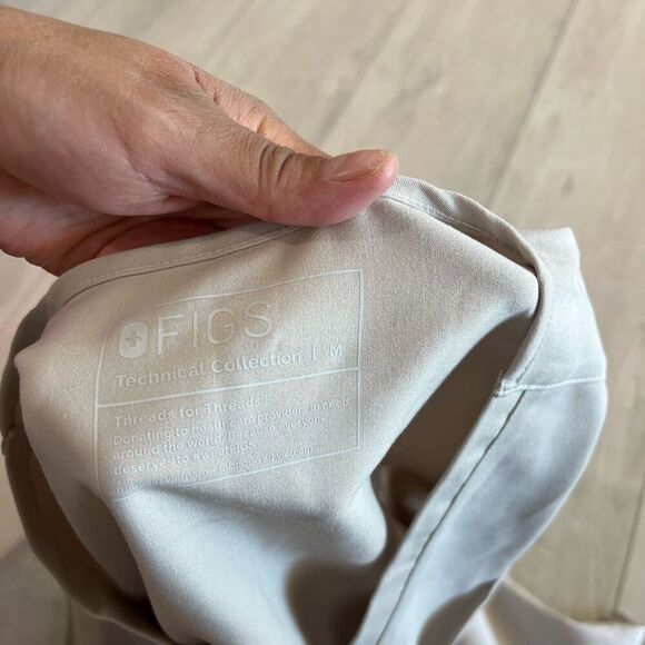 Fig woman scrubs top size M - Picture 5 of 6